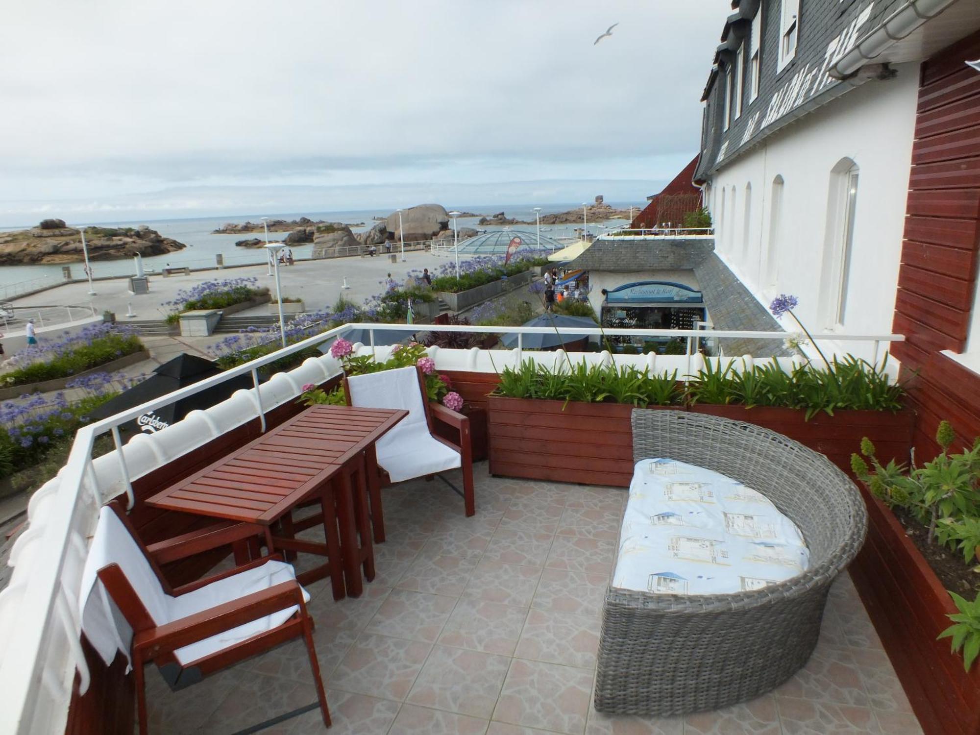Hotel - Restaurant - Salon De The Le Beausejour Trégastel Eksteriør billede